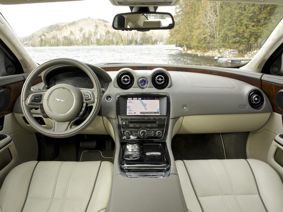  Jaguar XJ AWD 2012 года  (US) (фото 16 из 16)